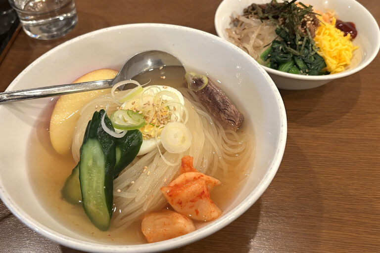 韓国冷麺と盛岡冷麺は何が違う？味・素材・ルーツをやさしく比較 | 暮らしのラボ・スミカ